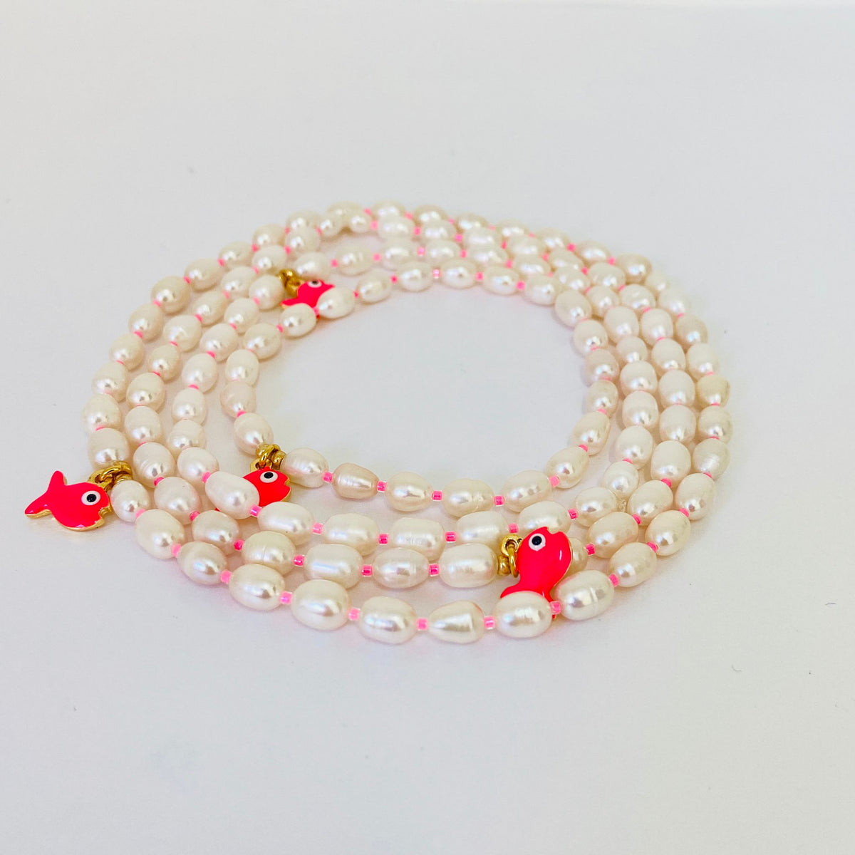 Collier de poisson rose