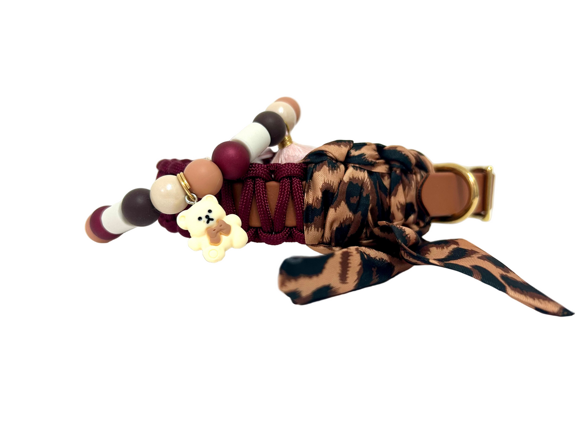 Lilly Burgundy Leopard halsband